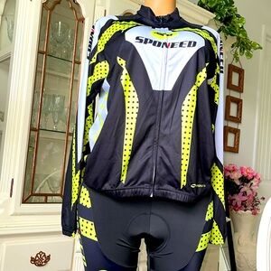 BRAND NEW CYCLING SET WITH PAD